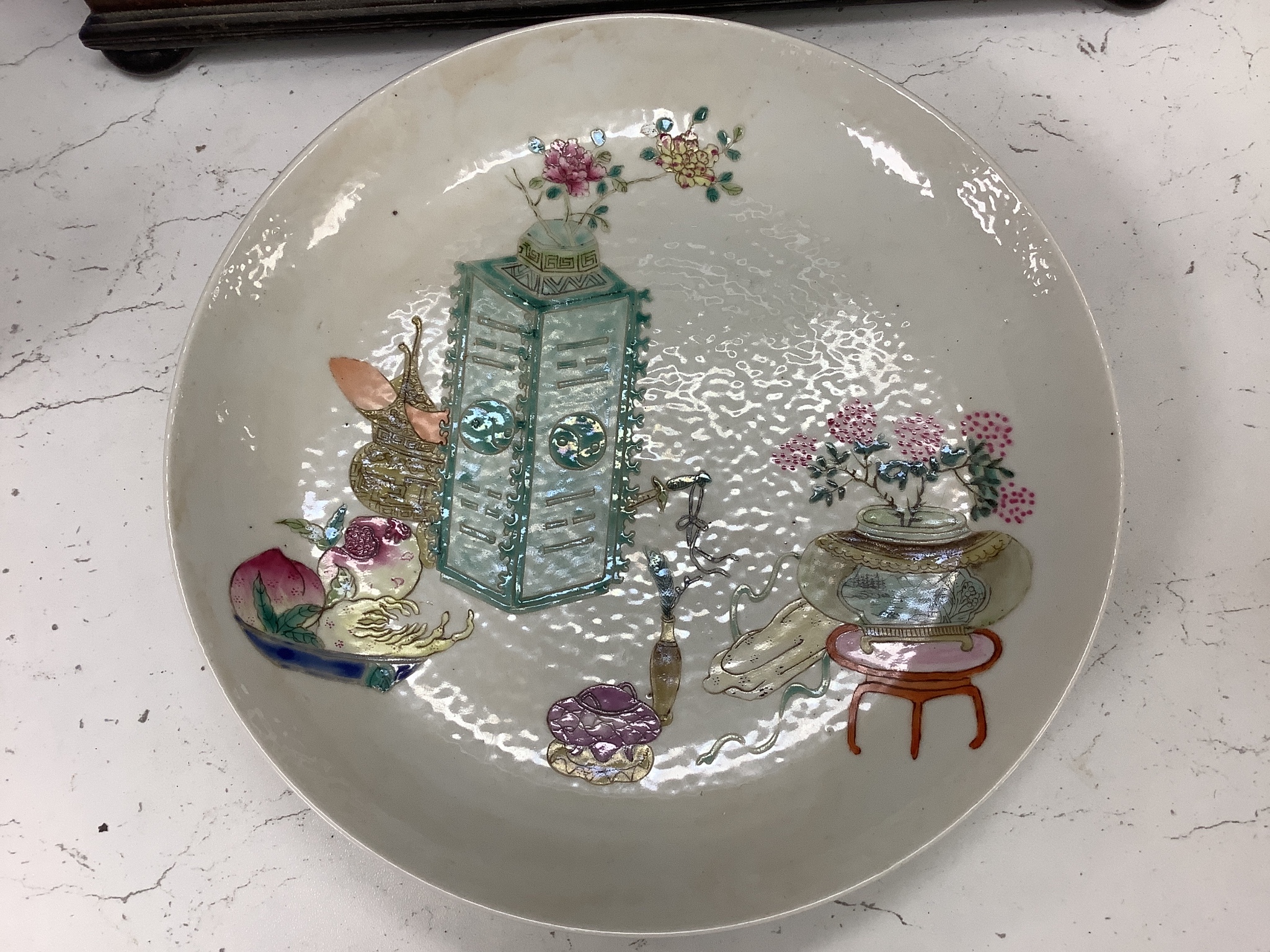 A Chinese famille rose plate, 23cm diameter